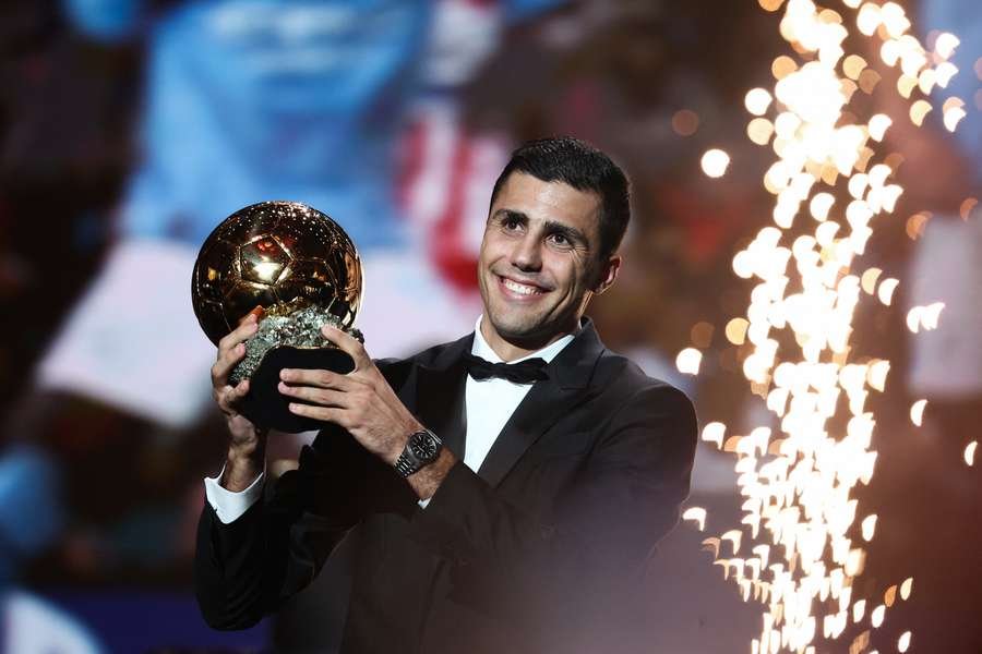 ⚪ ⚪ Muro Rodri: rifiutato il PSG, il metronomo del City vuole solo il Real Madrid ⚪ ⚪ Muro Rodri: rifiutato il PSG, il metronomo del City vuole solo il Real Madrid