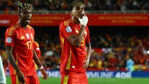Yamal con la maglia della Spagna